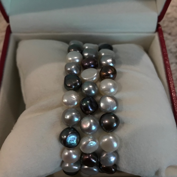 Tiny Jewel Box Pearl Necklace and Bracelet Set - Picture 2 of 5